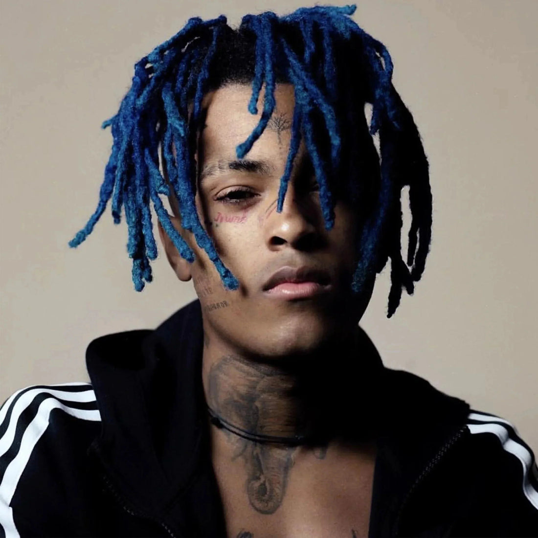 xxxTentacion looking into the camera.